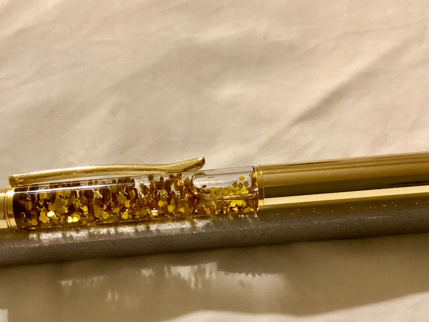 Handmade Elegant Gold Float Pen w/gold Hardware Beads & Glitter